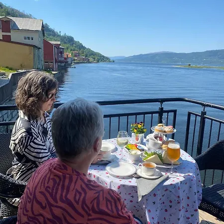 Hammerstuene Mat - Og Gjestgiverier 3*